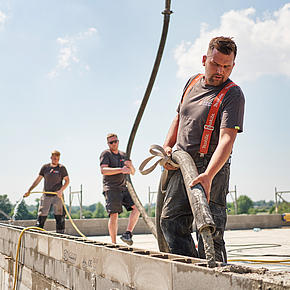 Beton- und Stahlbetonbauer*innen von Höft Bau bei der Arbeit