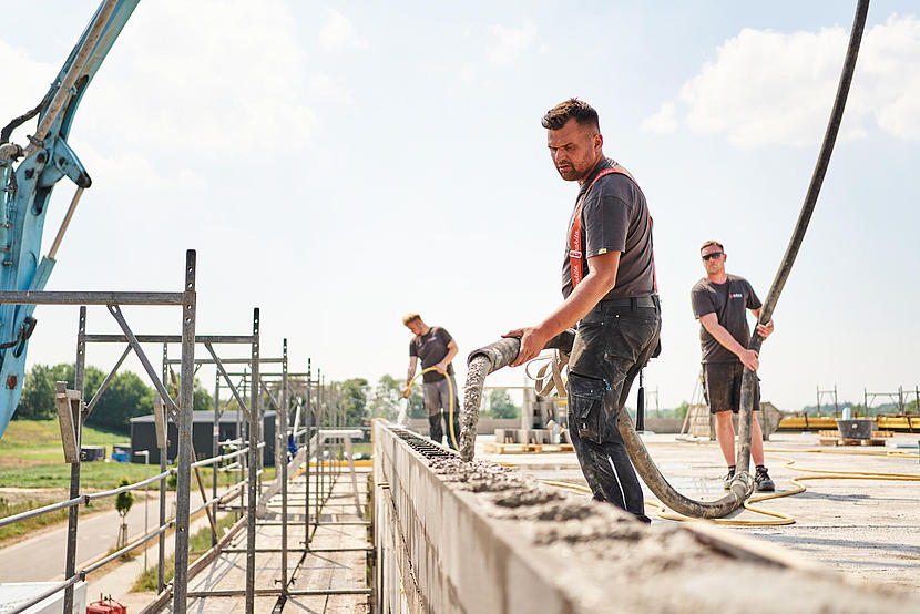 Beton- und Stahlbetonbauer*innen von Höft Bau bei der Arbeit